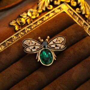 Emerald Bee Brooch – Vintage Royal Insect Brooch – Perfect for Suits, Evening Dinners & Formal Occasions