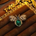 Brooch Emerald Bee Brooch – Vintage Royal Insect Brooch – Perfect for Suits, Evening Dinners & Formal Occasions