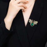 Brooch Emerald Bee Brooch – Vintage Royal Insect Brooch – Perfect for Suits, Evening Dinners & Formal Occasions